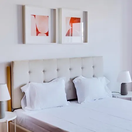 Mira Seaside Escape Apartment *